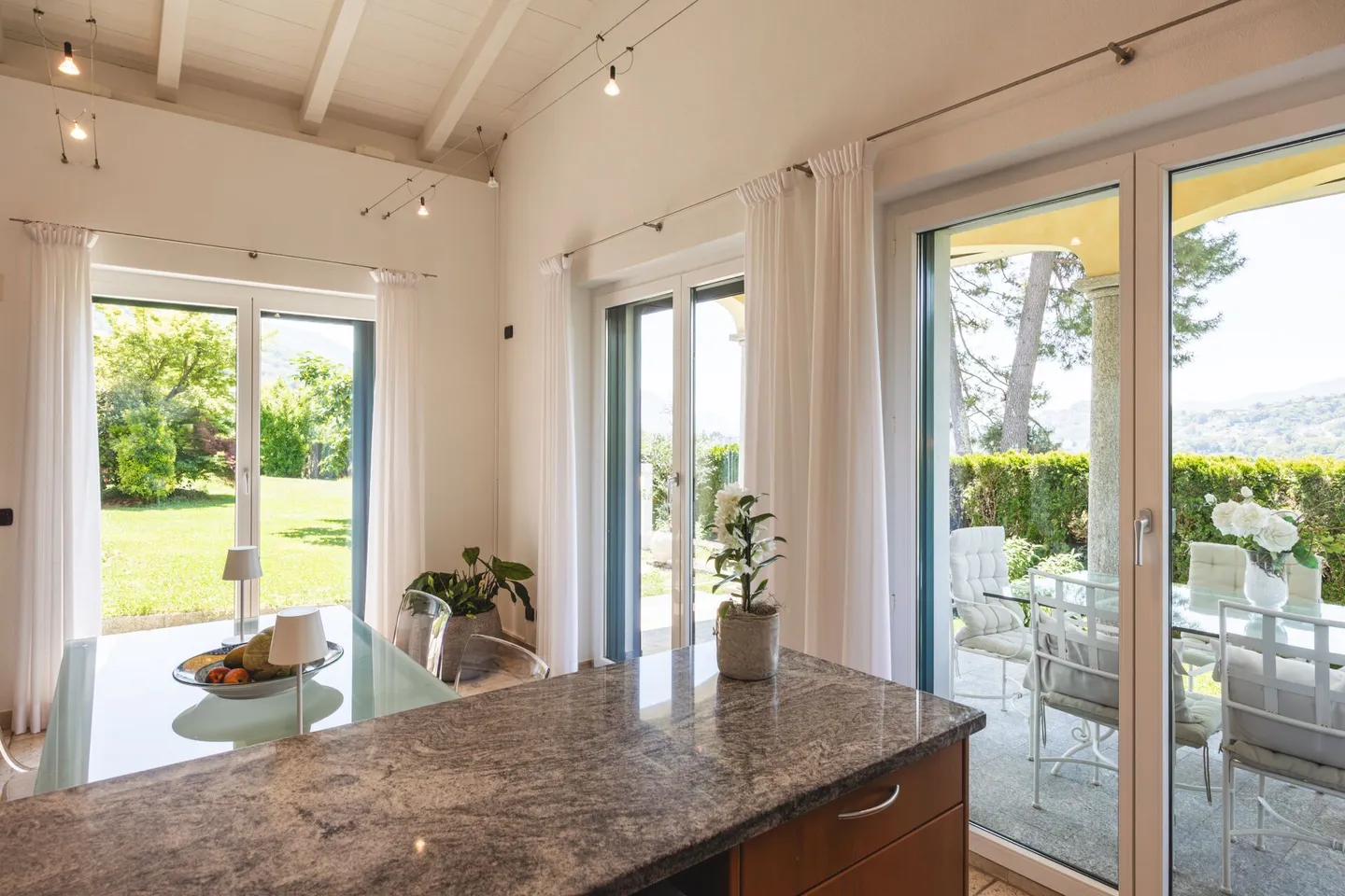 Elegante Villa mit Pool in Cadro - Foto 15 von 30