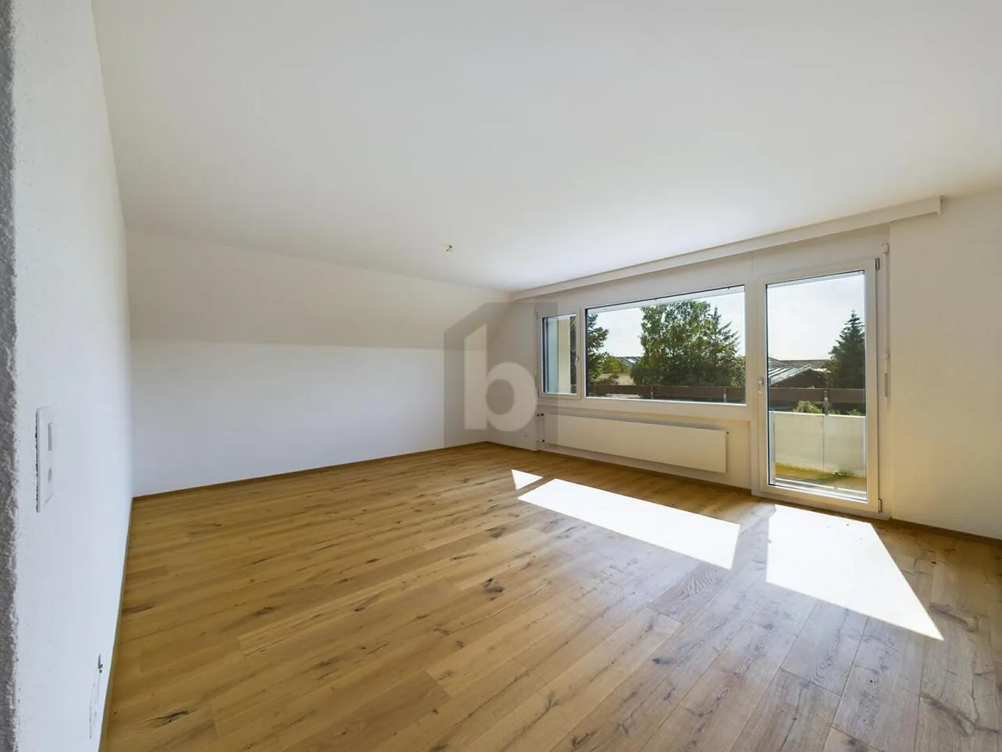 Espace spacieux avec potentiel de développement - Photo 3 sur 6