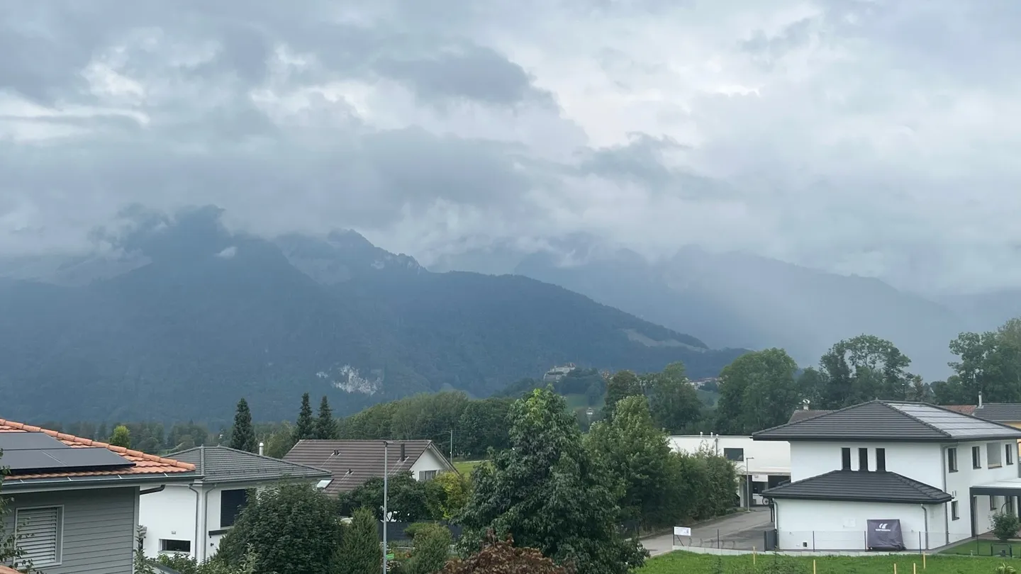 Modern Apartment with Mountain View - Photo 4 of 4