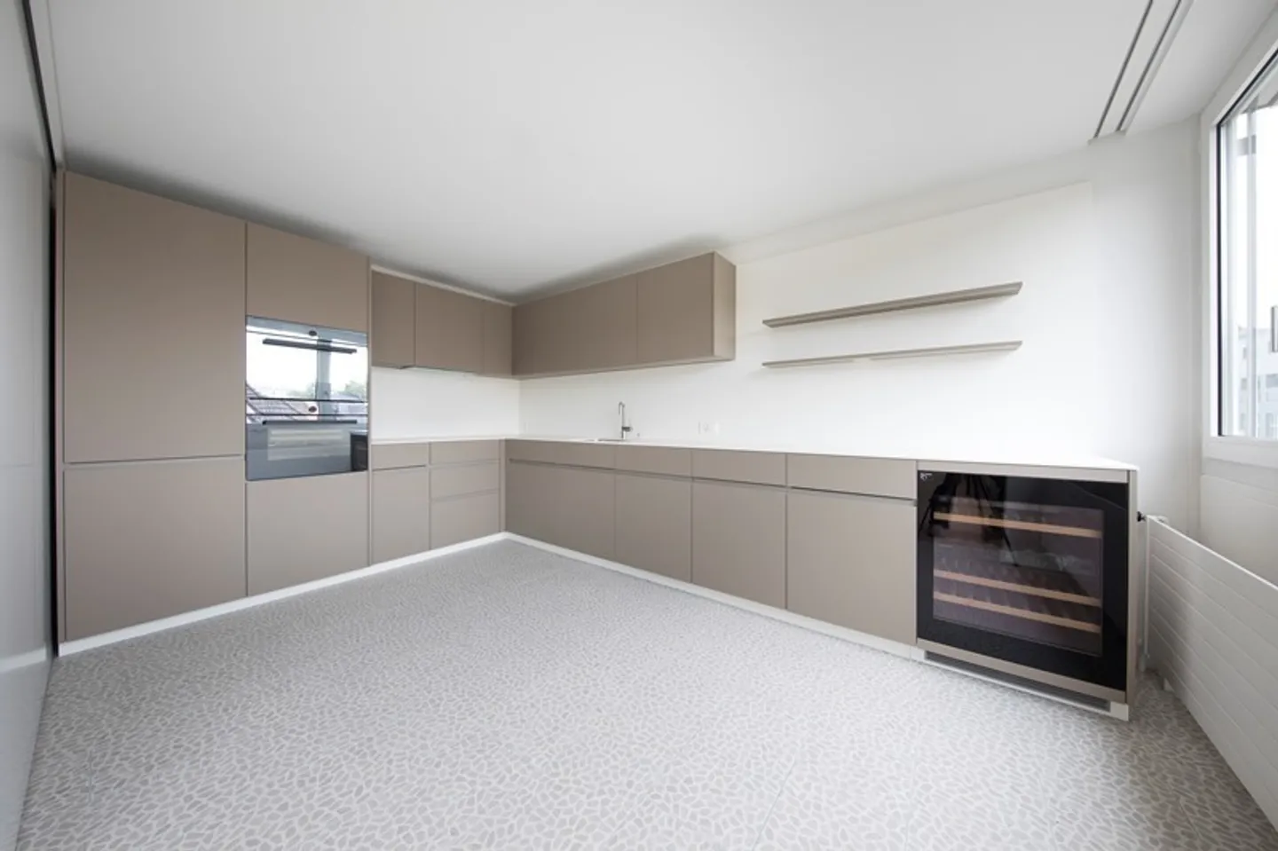 Schöne, helle Wohnung zu vermieten - 5 Minuten vom Bahnhof entfernt! - Foto 3 von 8