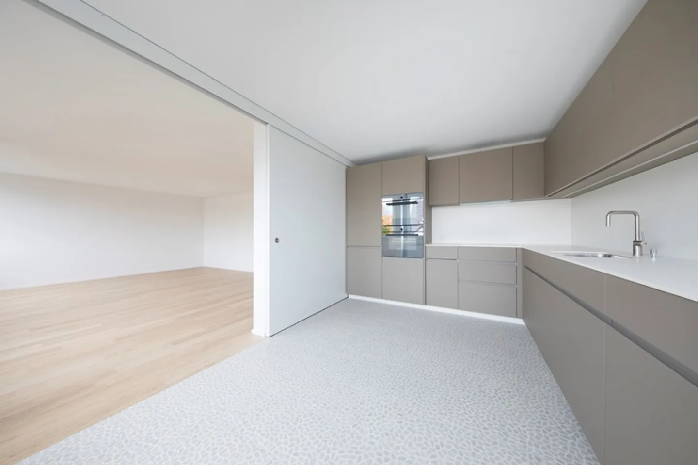 Schöne, helle Wohnung zu vermieten - 5 Minuten vom Bahnhof entfernt! - Foto 4 von 8