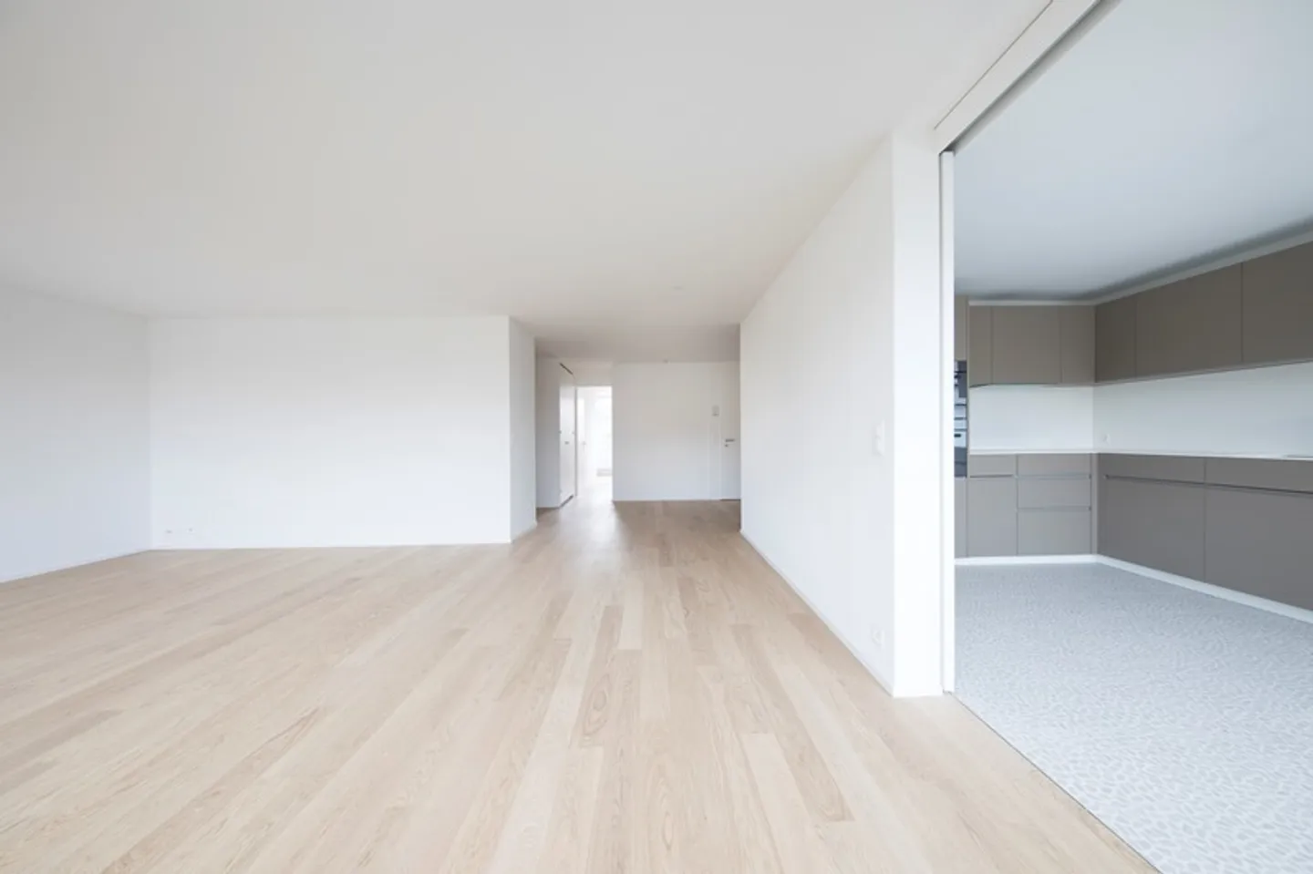 Schöne, helle Wohnung zu vermieten - 5 Minuten vom Bahnhof entfernt! - Foto 1 von 8