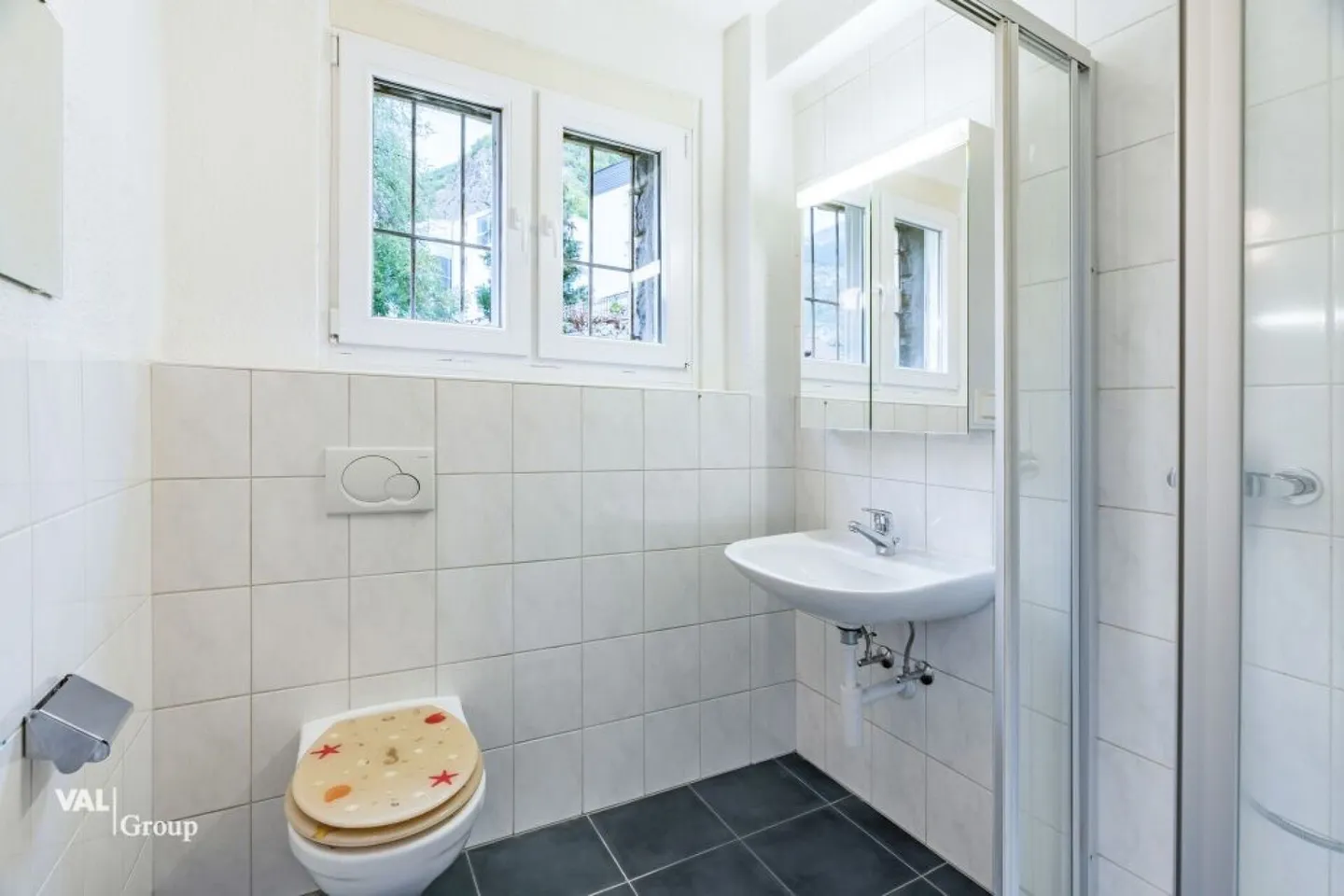 Partially furnished 2.5-room apartment in Visp - Photo 6 of 11