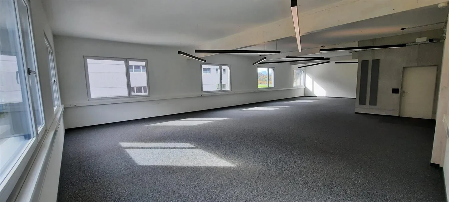 Modernes Büro in Matten - Foto 4 von 9