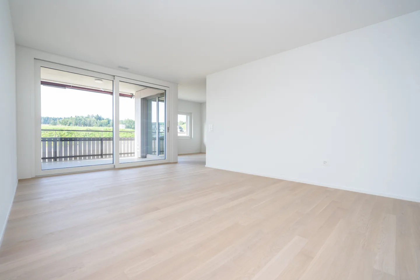 Appartement moderne avec terrasse - Photo 2 sur 11