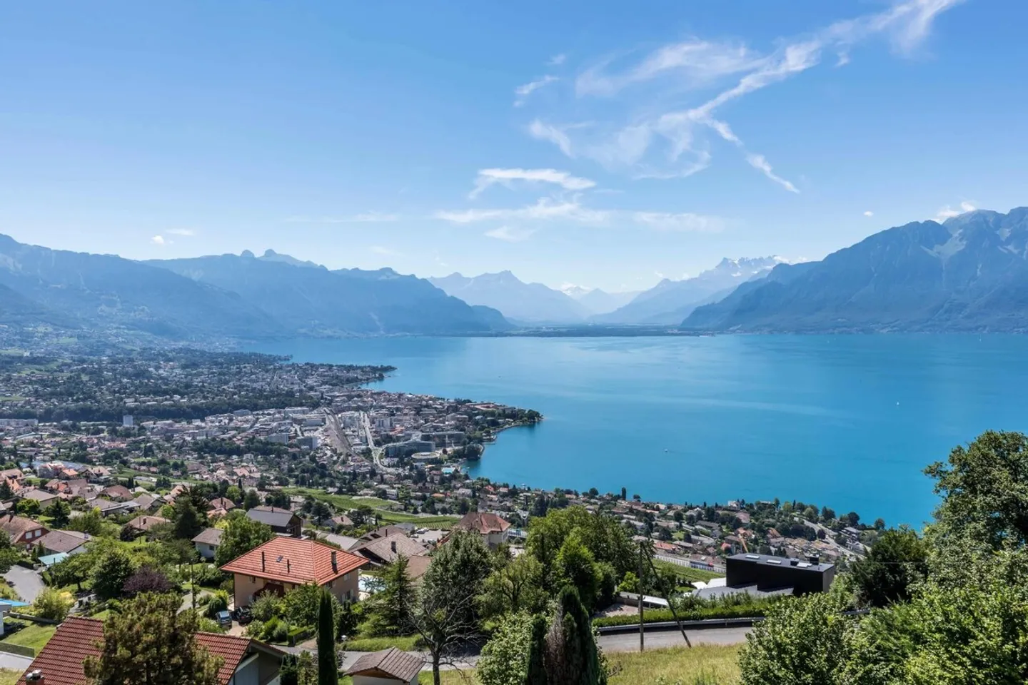 Villa mit Pool und Seeblick - Foto 1 von 13