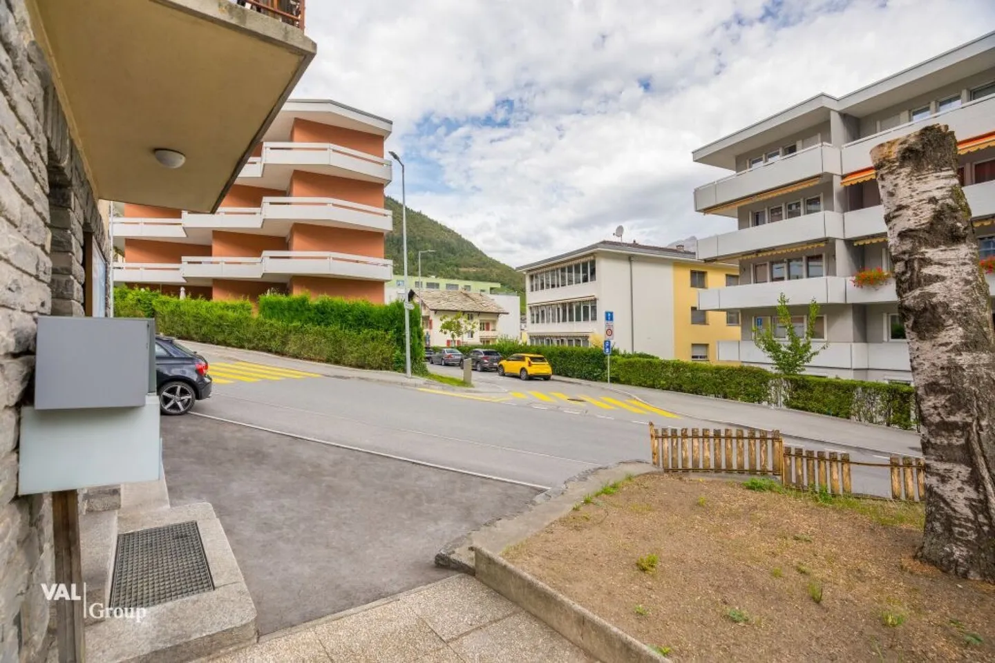 Partially furnished 2.5-room apartment in Visp - Photo 8 of 11