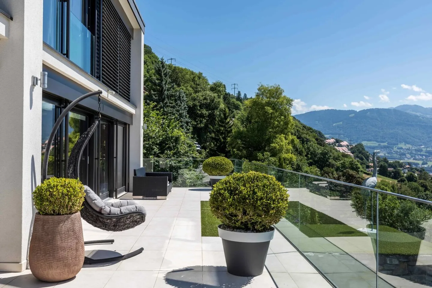 Villa mit Pool und Seeblick - Foto 6 von 13