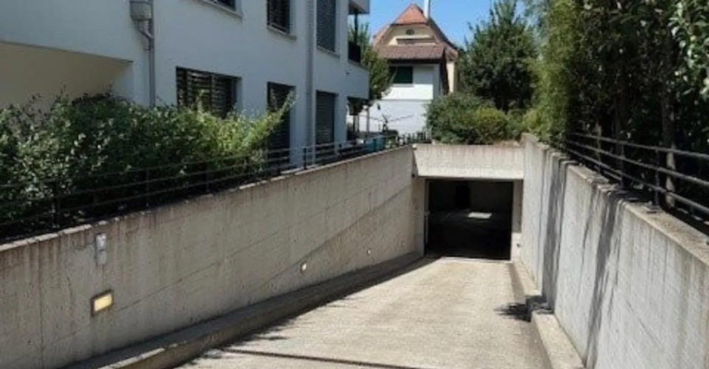 Places de stationnement à louer dans un emplacement central à Liestal ! - Photo 2 sur 2