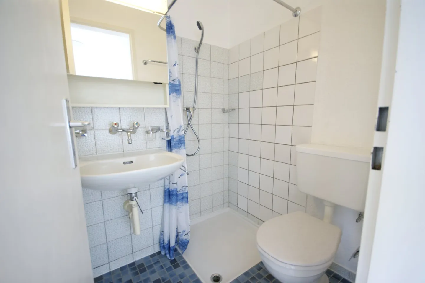Studio 1 pièce avec salle de bain et balcon (meublé) - Photo 3 sur 7