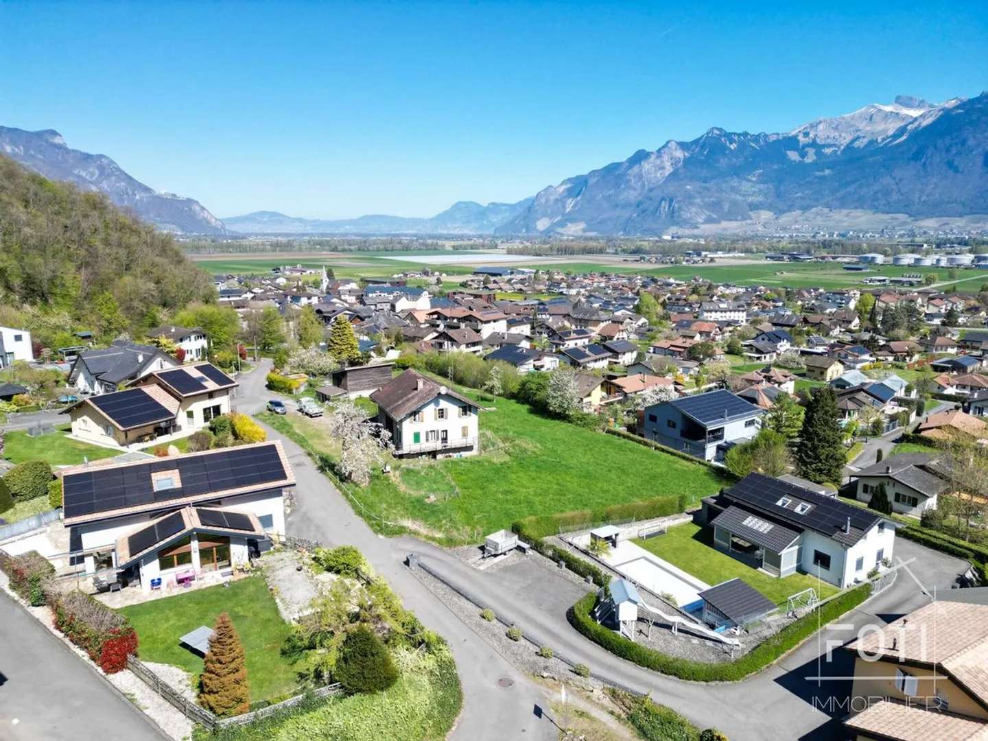Adjacent Villa with 4.5 Rooms and Magnificent View! - Photo 8 of 13