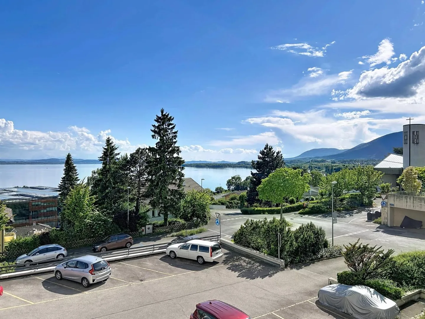 Apartment in Neuchâtel with lake and mountain views - Photo 1 of 9