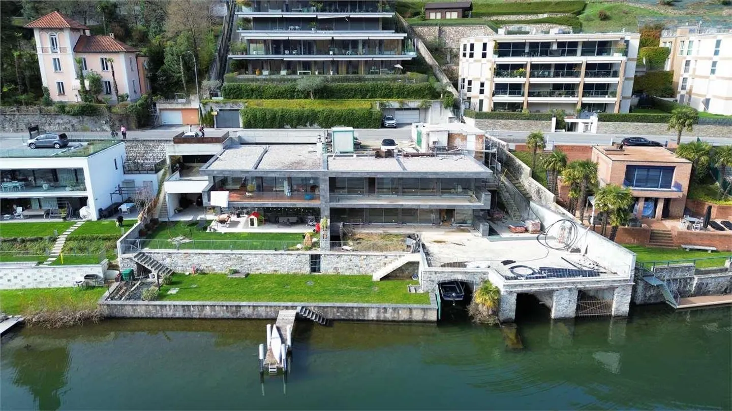 Magnificent modern villa directly on the lake to customize - Photo 10 of 13