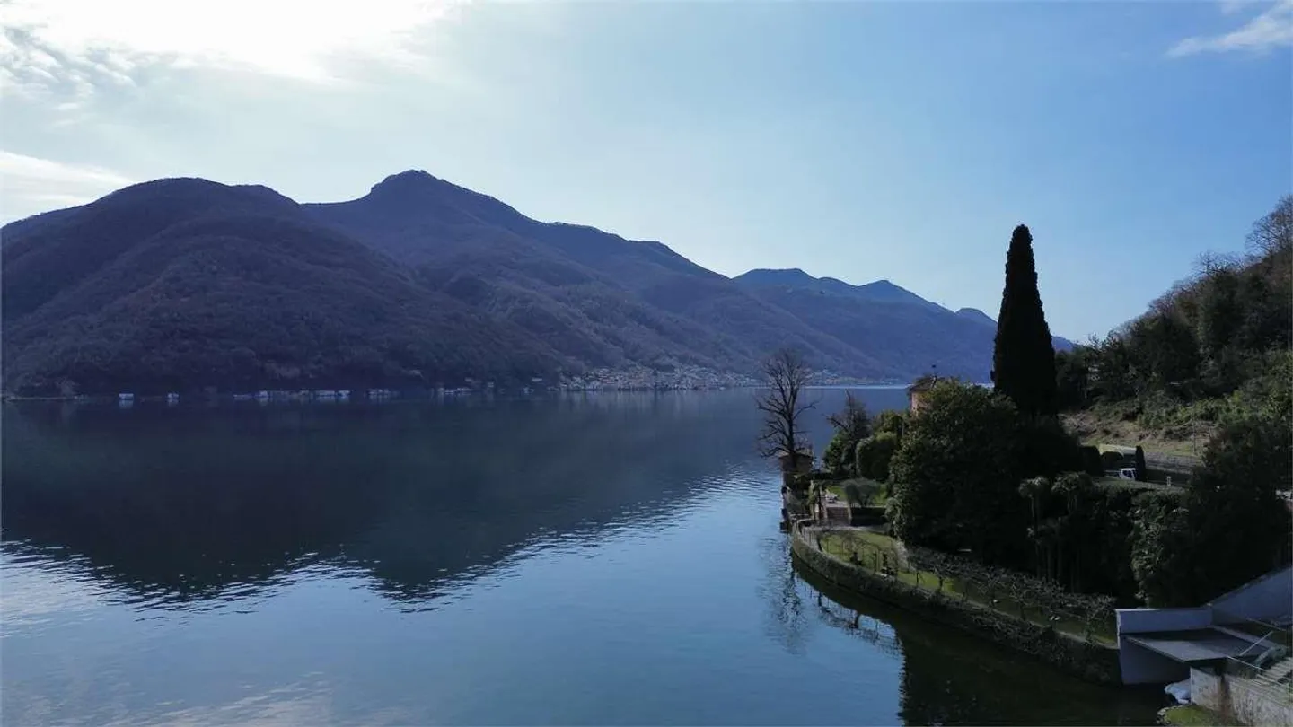 Magnificent modern villa directly on the lake to customize - Photo 12 of 13