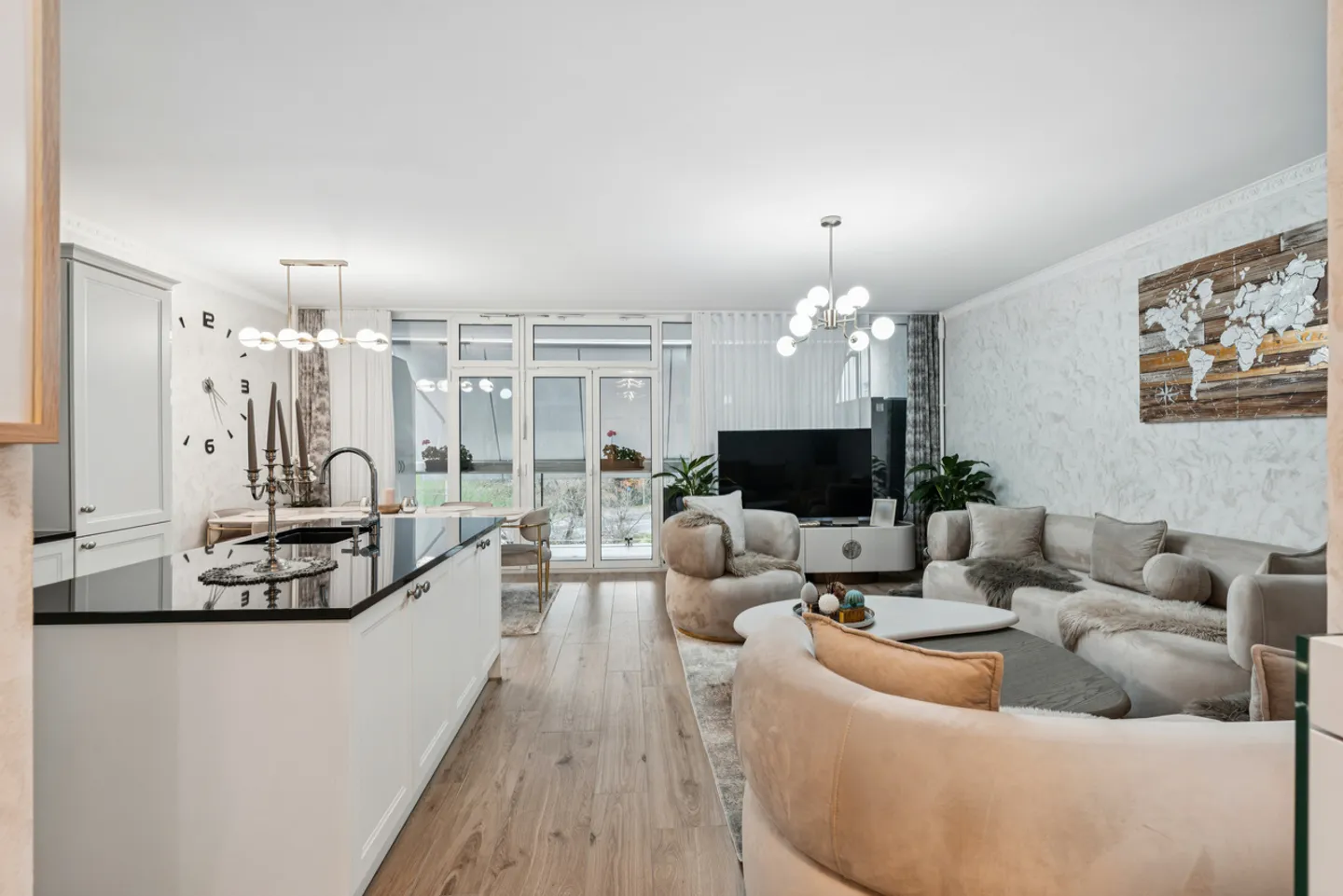 Elegant renovated apartment in the heart of Meyrin - Photo 3 of 14