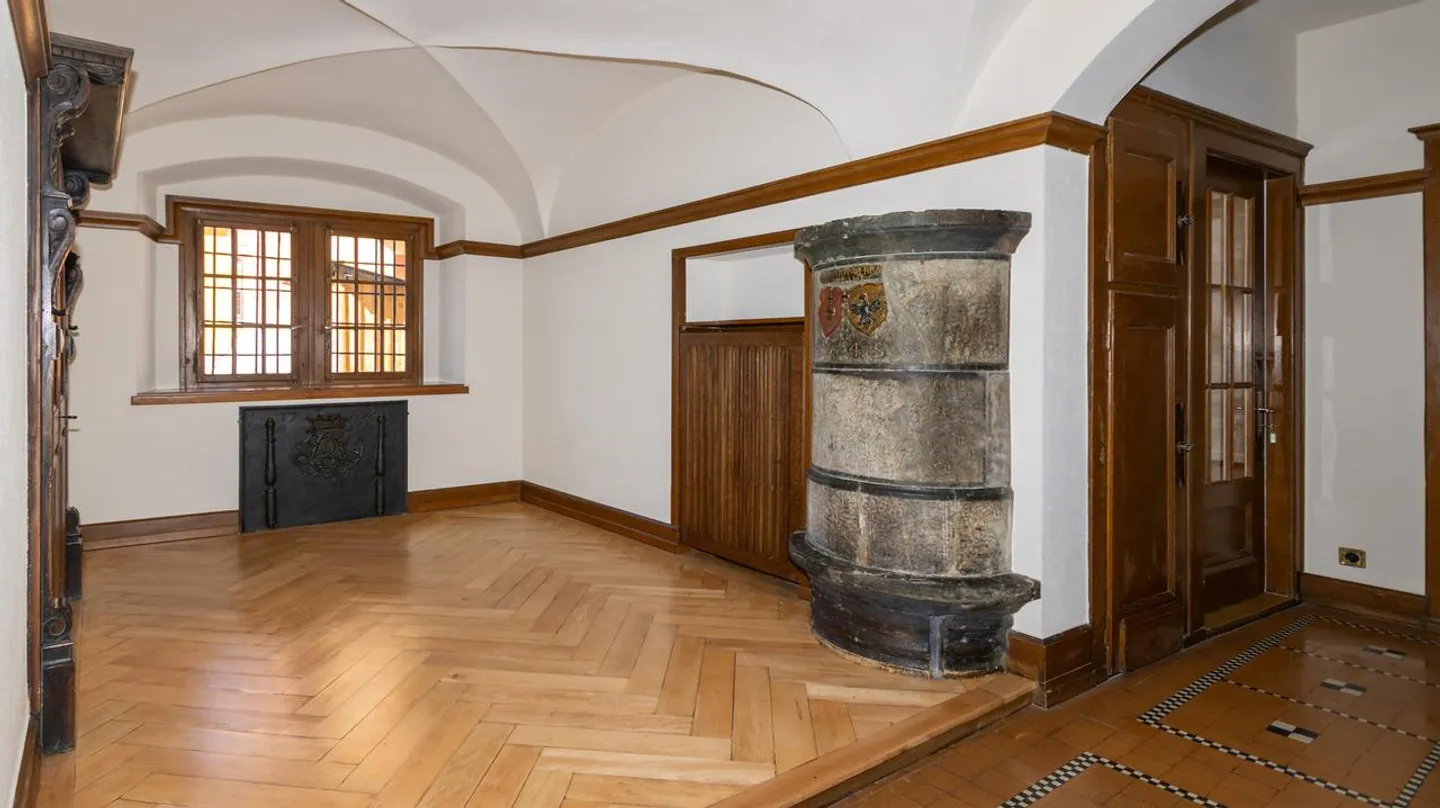 UNUSUAL 6.5-ROOM HOUSE MITTER IN SIERRE - Photo 4 of 17