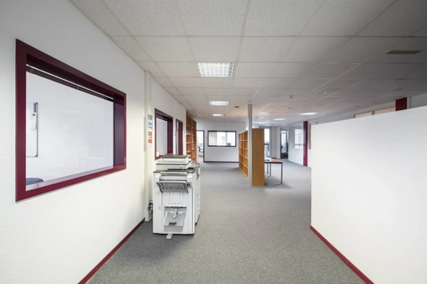 Plan-les-Ouates area of 430 m2 with terrace - Photo 1 of 8