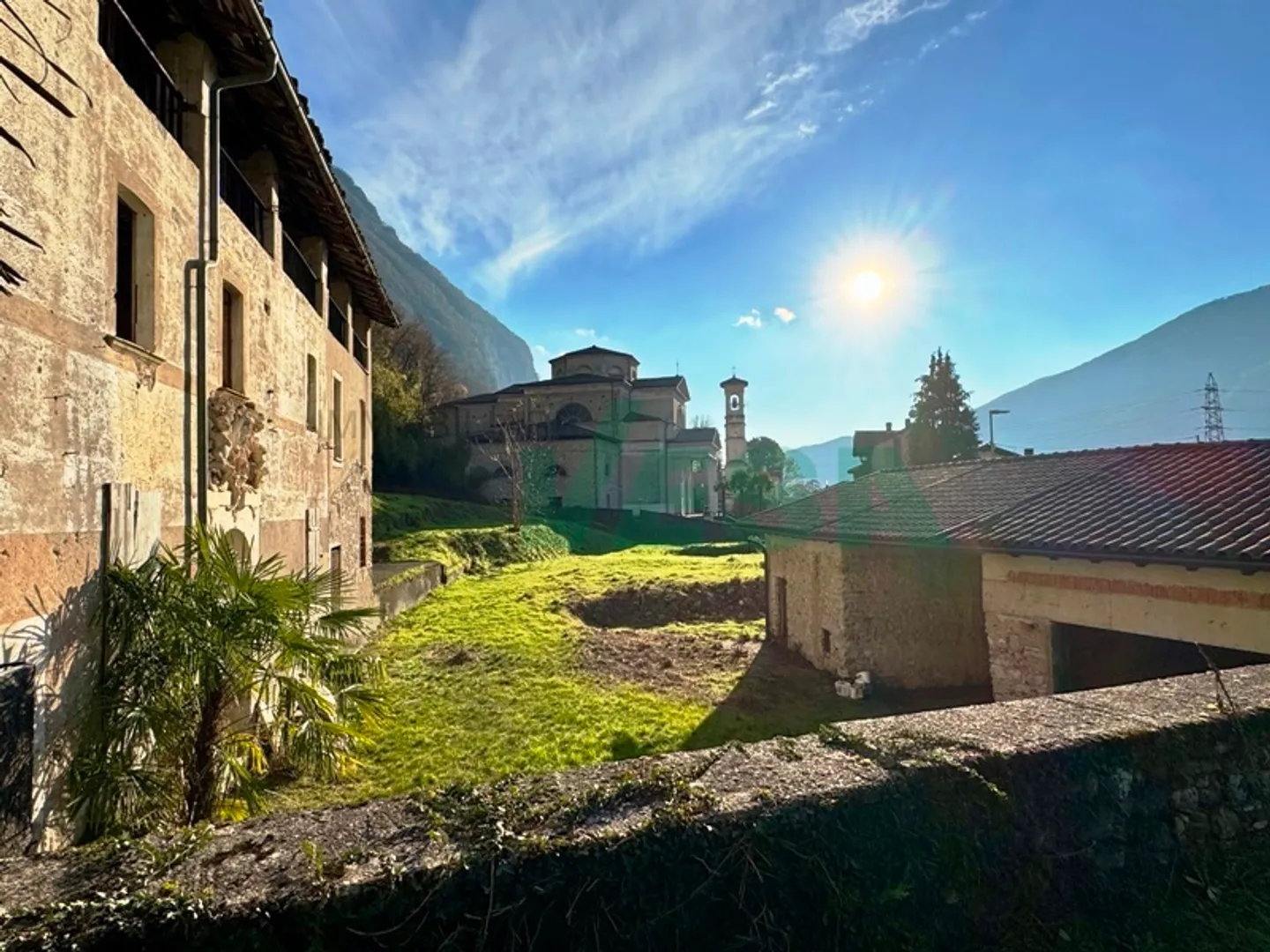 Bel terreno edificabile in splendida posizione tranquilla e soleggiata - Foto 1 di 5