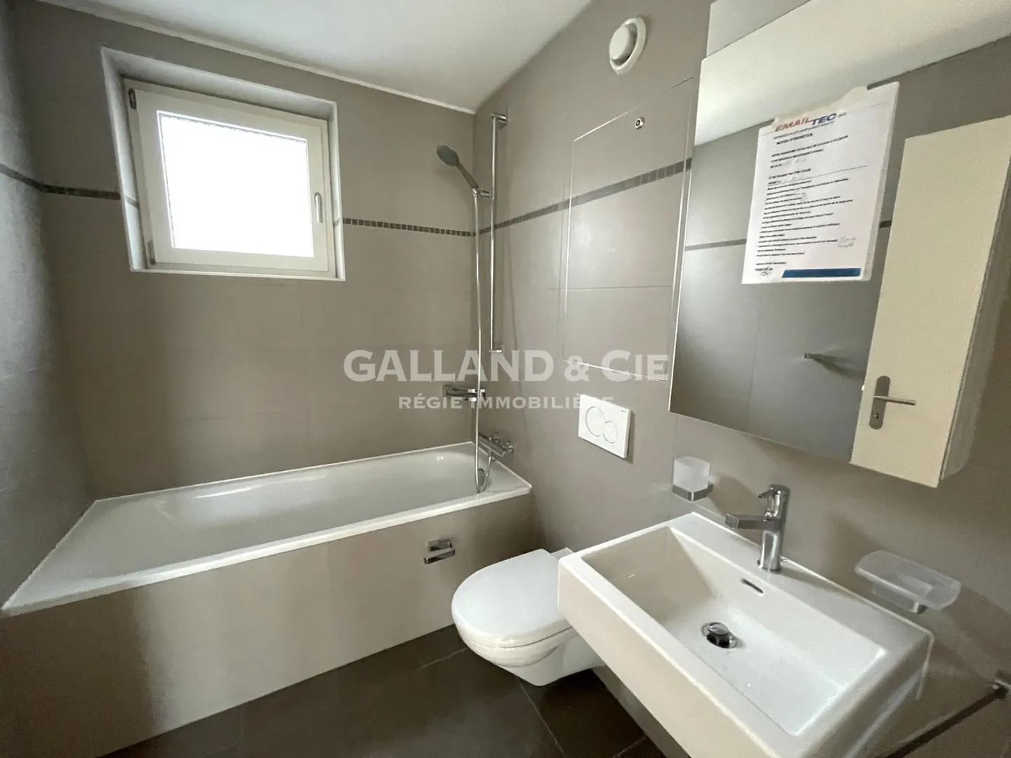 Studio 1 room - Photo 5 of 7