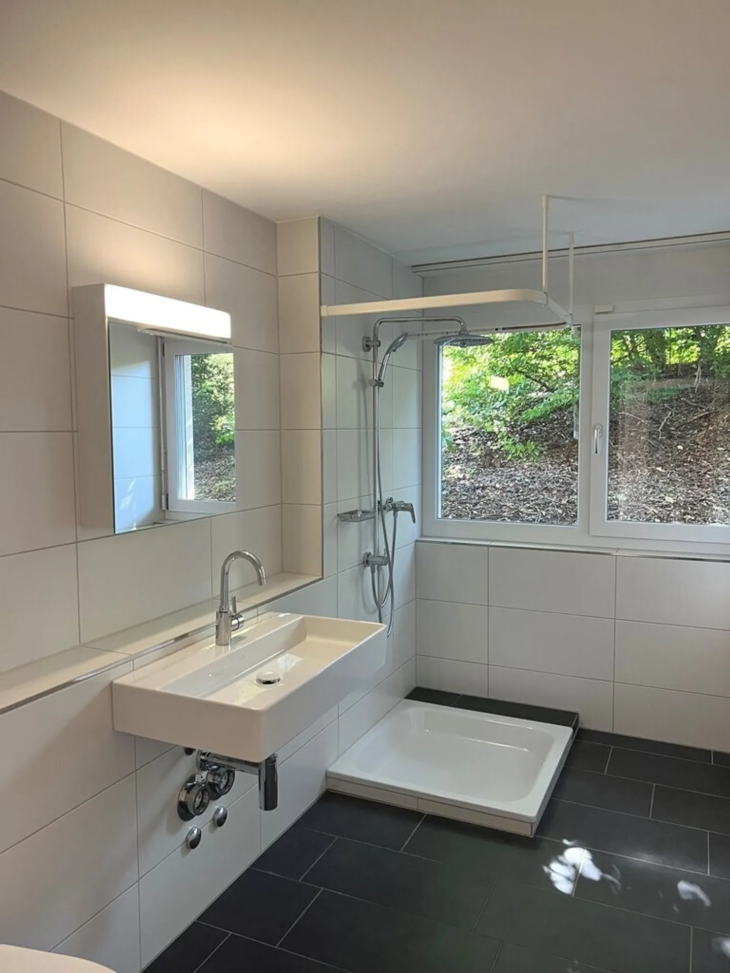 Modern and Functional Living - Photo 6 of 7