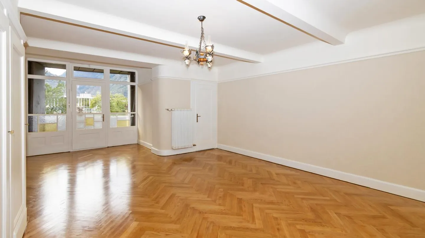 UNUSUAL 6.5-ROOM HOUSE MITTER IN SIERRE - Photo 7 of 17