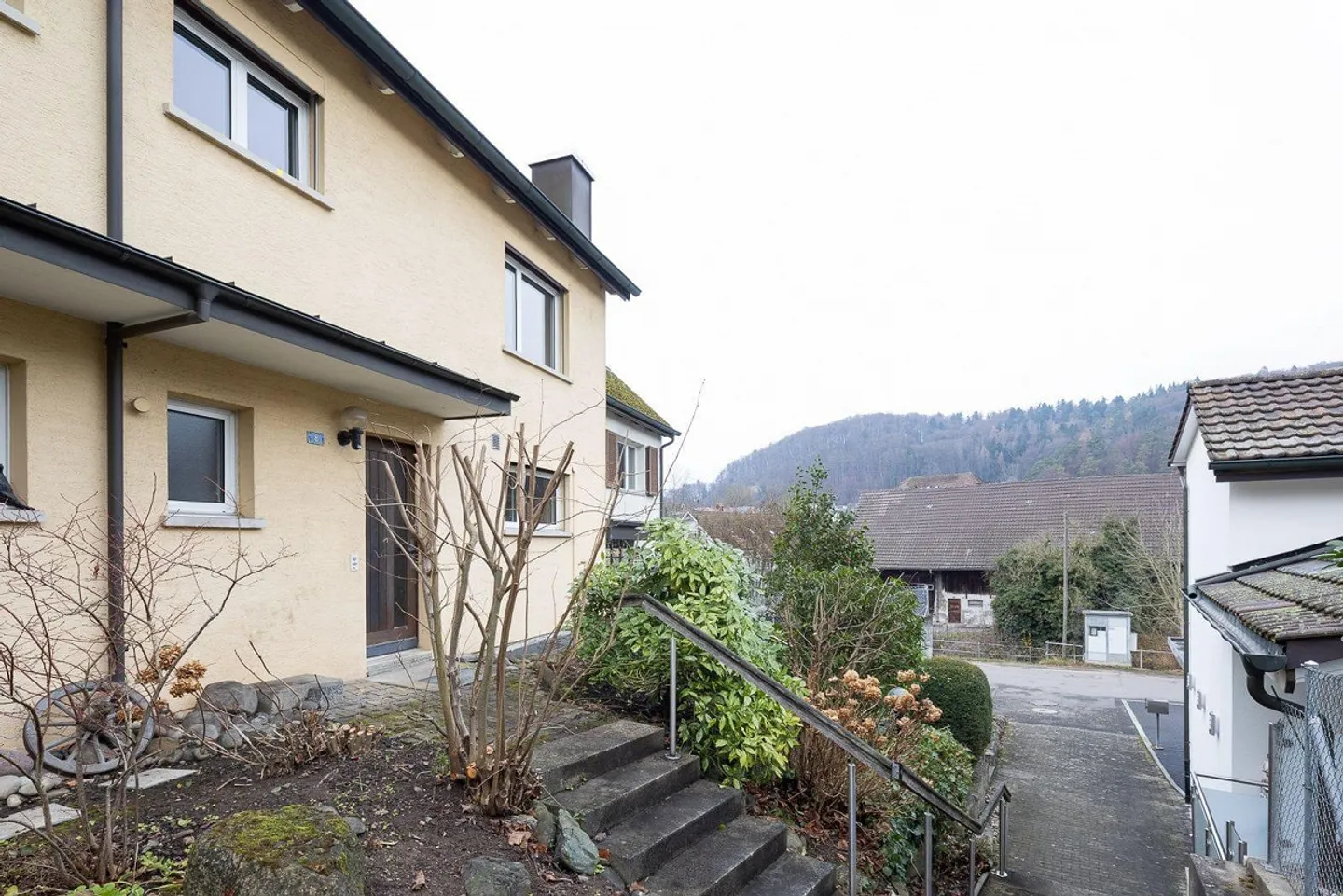Sunny 4½-Room Terraced House with Renovation Potential - Photo 12 of 13