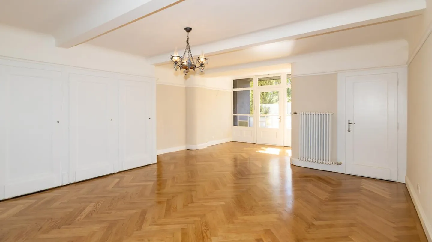 UNUSUAL 6.5-ROOM HOUSE MITTER IN SIERRE - Photo 8 of 17