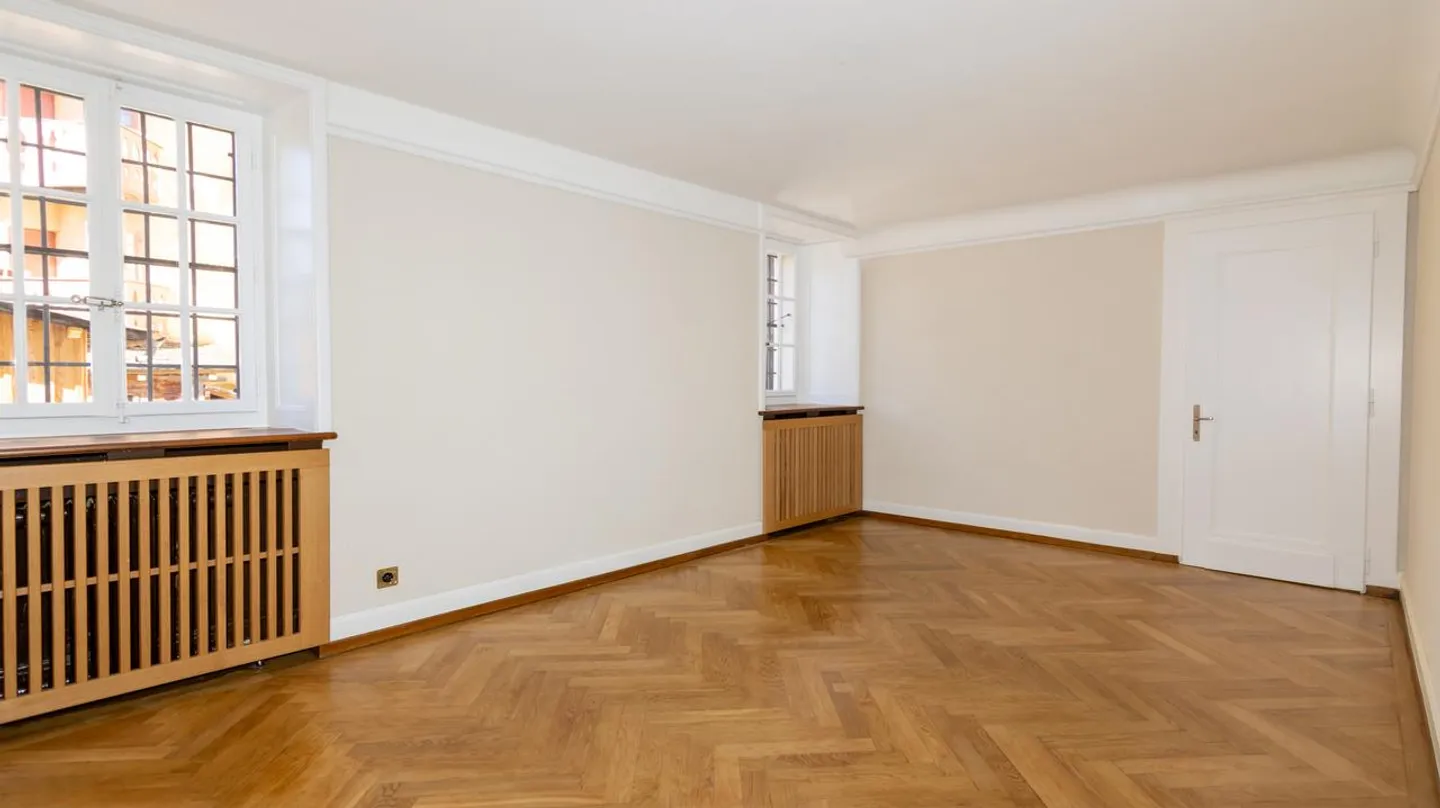 UNUSUAL 6.5-ROOM HOUSE MITTER IN SIERRE - Photo 9 of 17