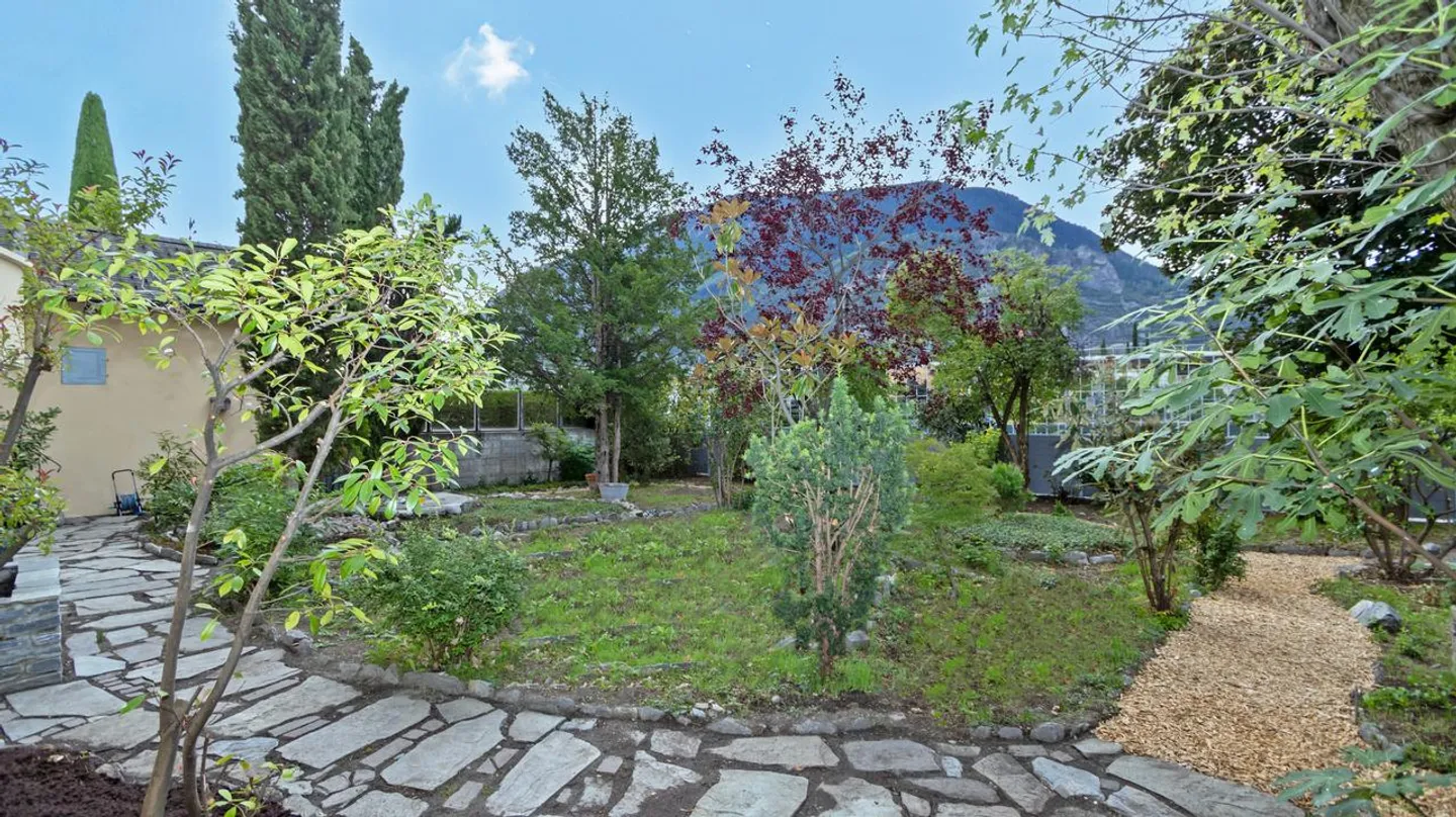 UNUSUAL 6.5-ROOM HOUSE MITTER IN SIERRE - Photo 14 of 17