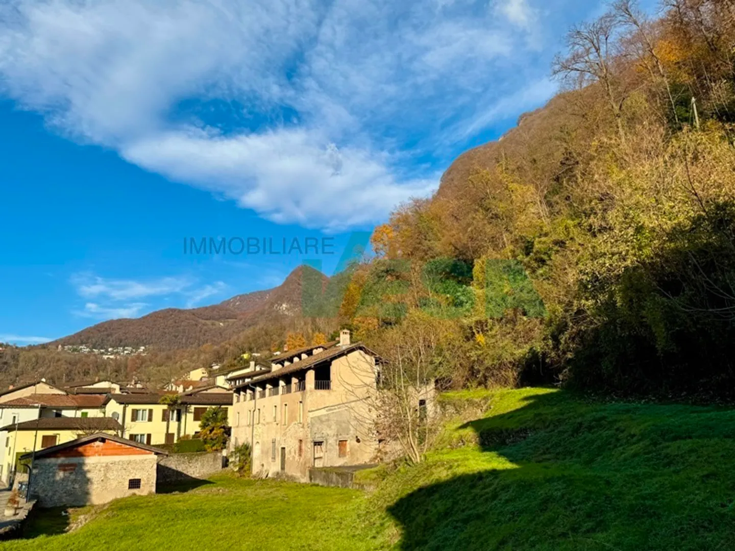 Bel terreno edificabile in splendida posizione tranquilla e soleggiata - Foto 3 di 5
