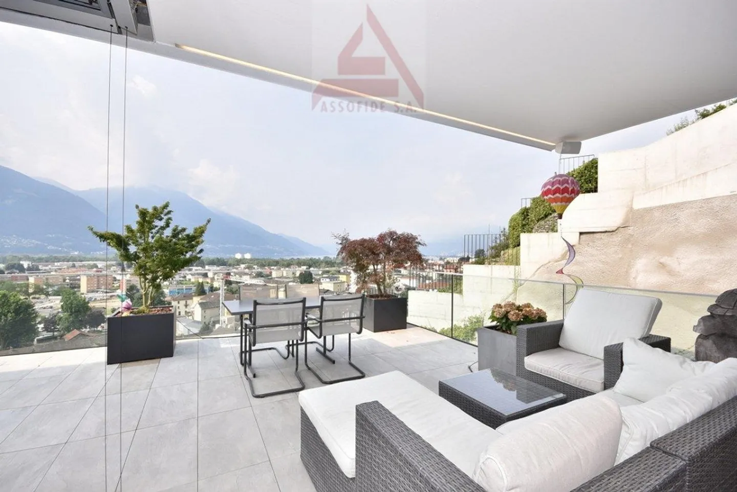 Moderne 3-Einheiten Haus - Foto 1 von 8