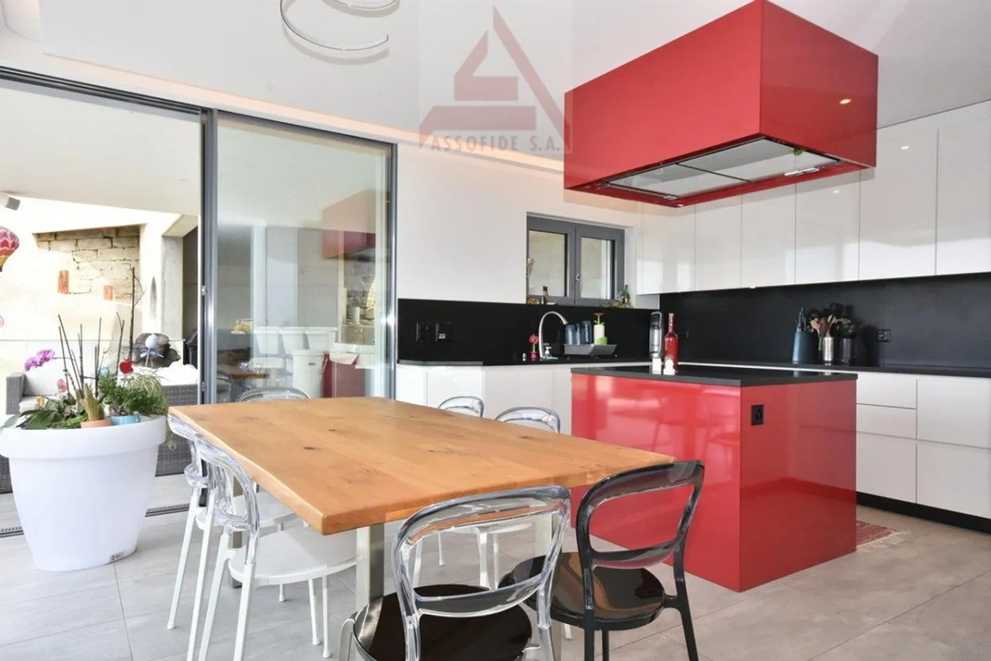 Moderne 3-Einheiten Haus - Foto 2 von 8