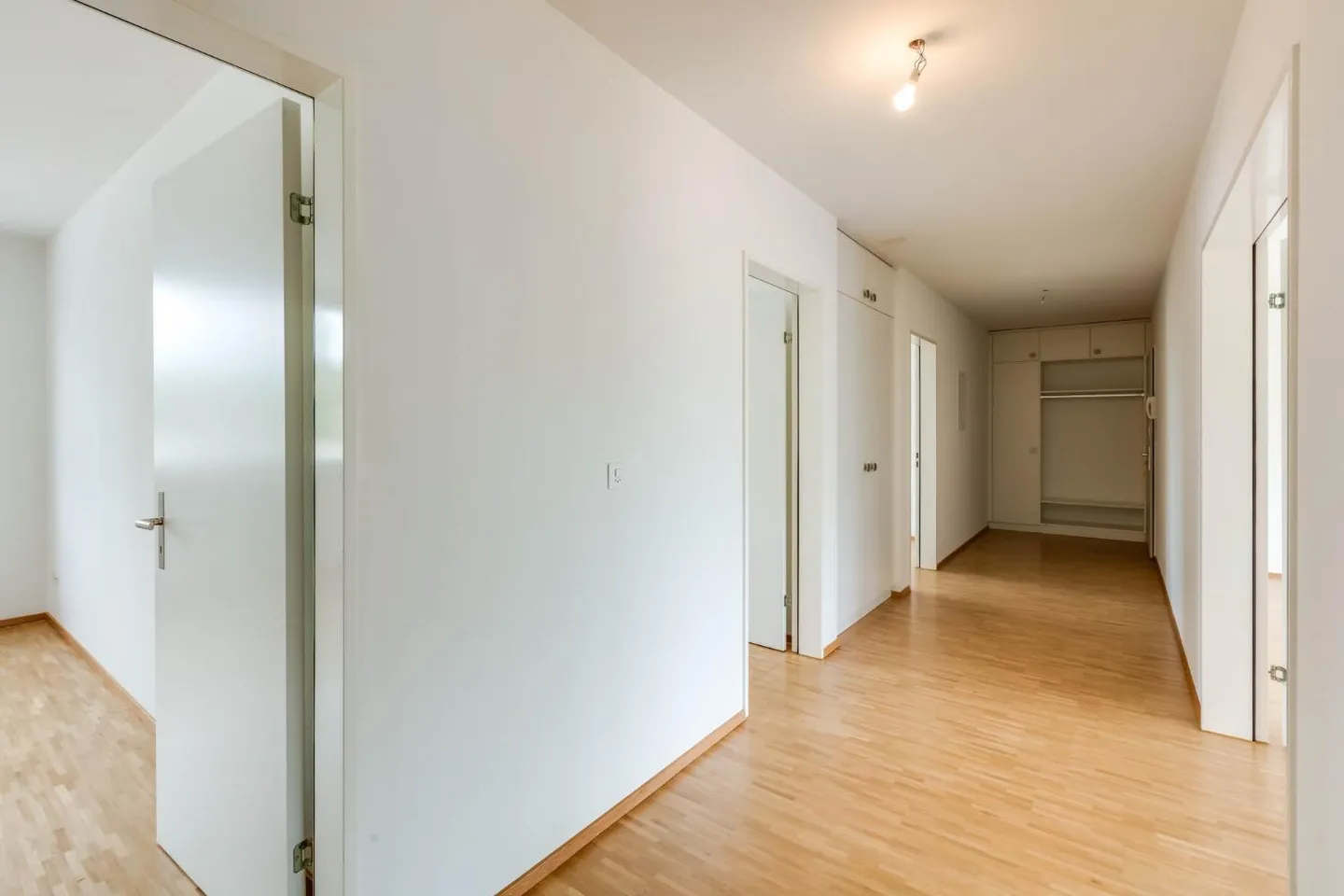 Geräumige Wohnung in ruhiger Lage - Foto 2 von 9