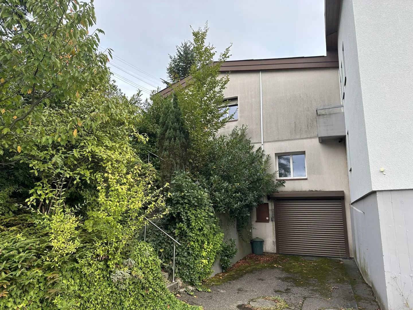 7.5 Zimmer-Einfamilienhaus mit 700 m2 Land am Fusse des Frickbergs - Foto 5 von 13