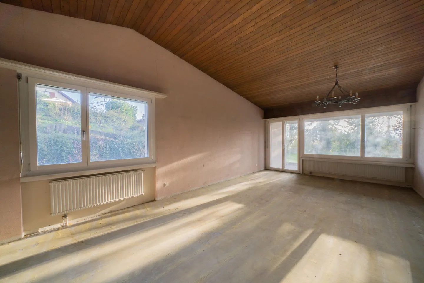7.5 Zimmer-Einfamilienhaus mit 700 m2 Land am Fusse des Frickbergs - Foto 8 von 13
