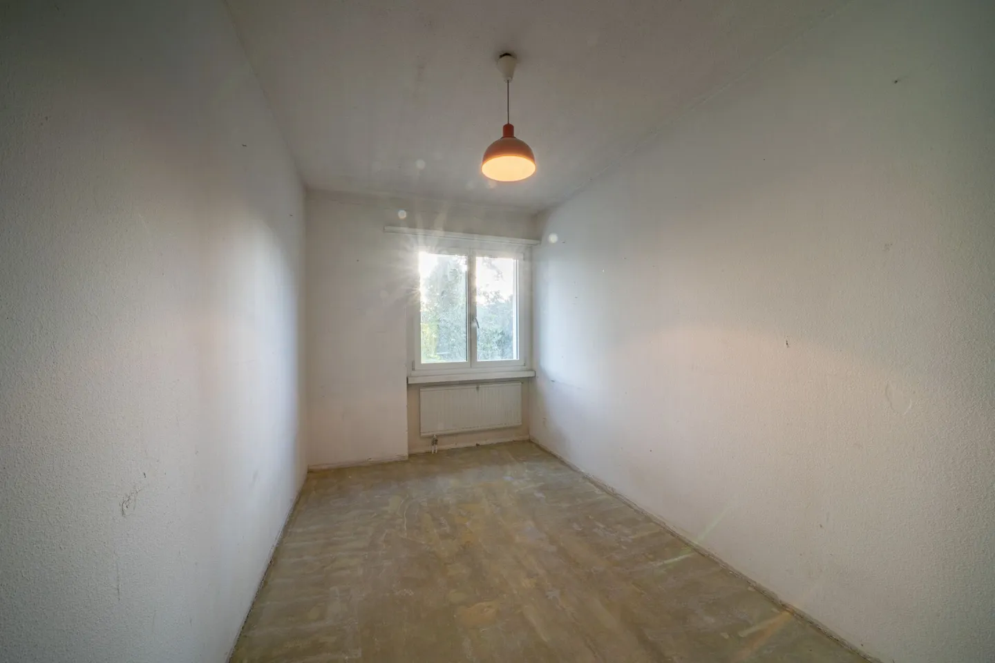 7.5 Zimmer-Einfamilienhaus mit 700 m2 Land am Fusse des Frickbergs - Foto 10 von 13