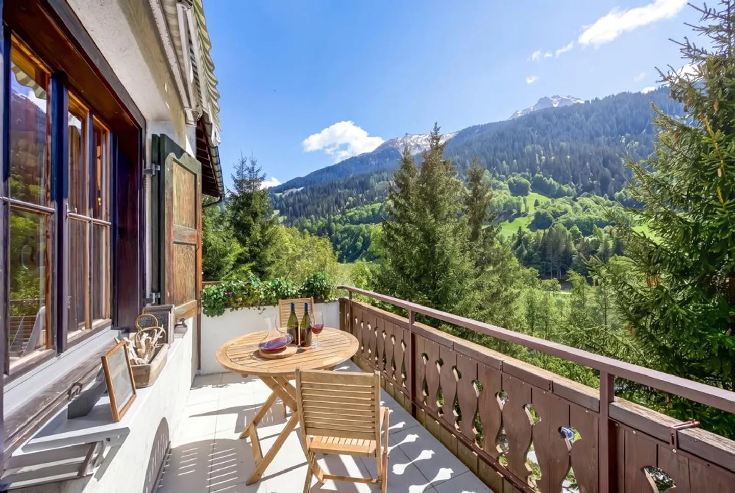 Walking on sunshine - Photo 1 of 10