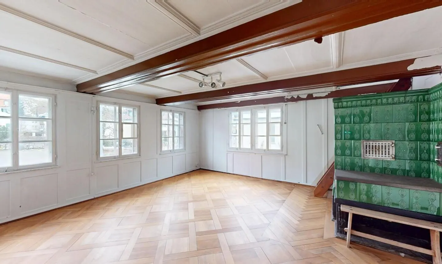 Maison jumelée de 8 pièces classée au patrimoine à un emplacement central - Photo 3 sur 13