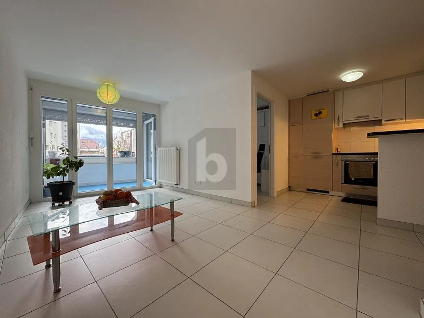 Appartement Charmant avec Loggia - Photo 2 sur 6