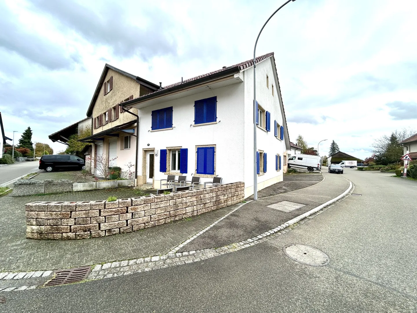 Maison individuelle dans un emplacement calme avec des possibilités polyvalentes ! - Photo 1 sur 17