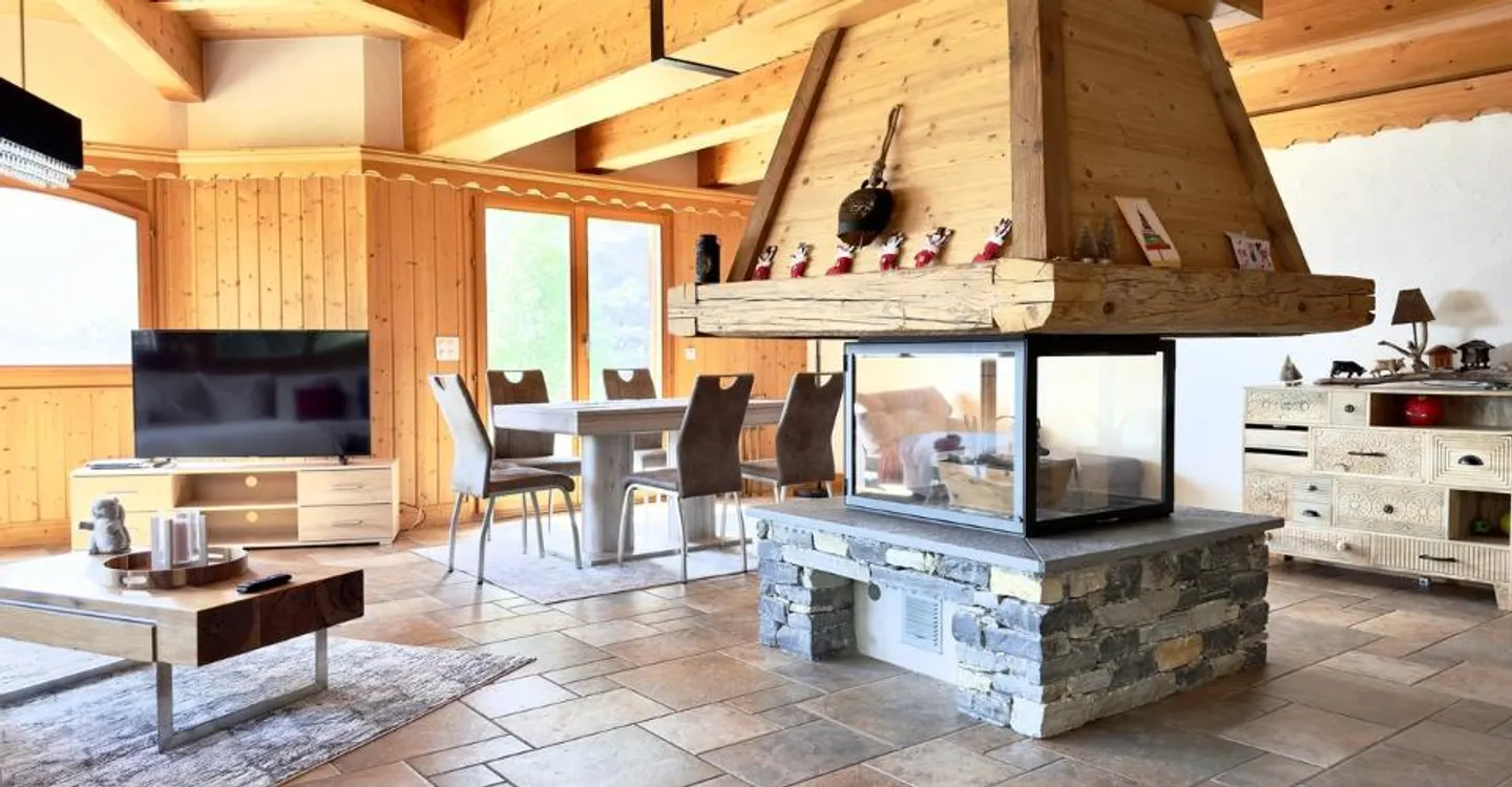 Charming Chalet with Mountain Views - Photo 2 of 11