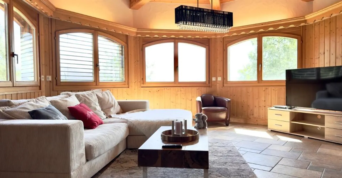 Charming Chalet with Mountain Views - Photo 3 of 11