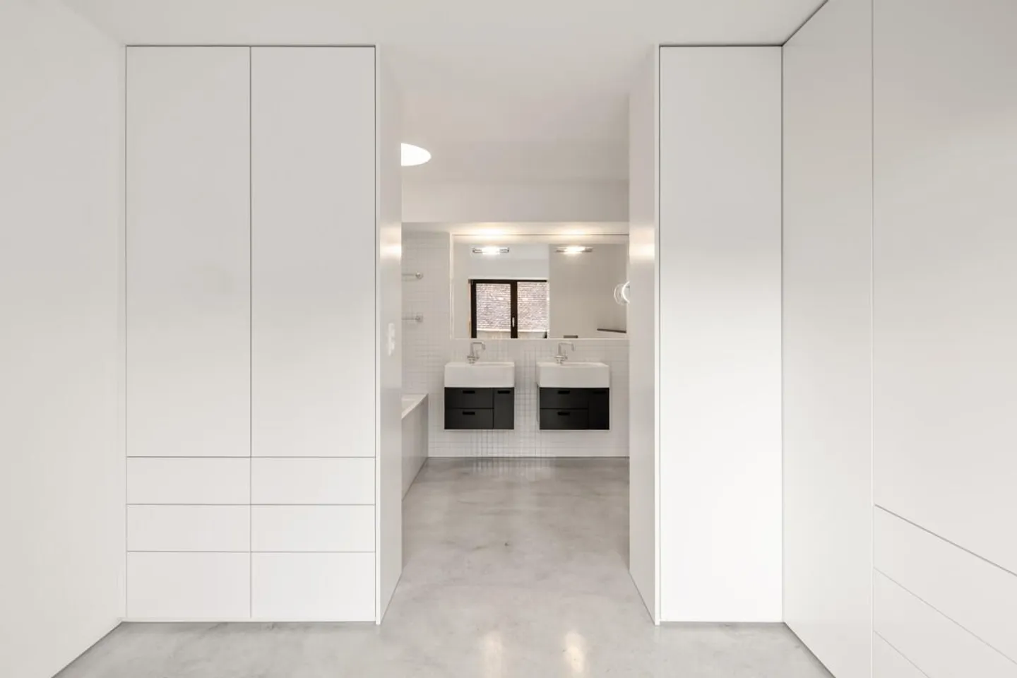 Moderne Doppelhaushälfte in Zürich-Nord mit zeitloser Architektur - Foto 4 von 6