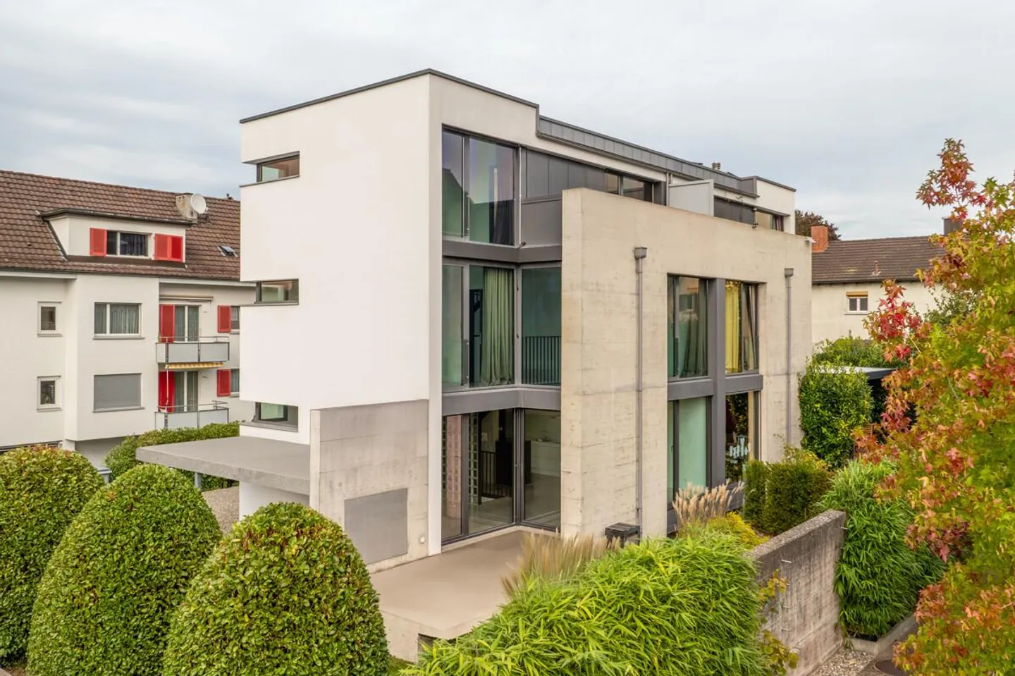 Moderne Doppelhaushälfte in Zürich-Nord mit zeitloser Architektur - Foto 5 von 6