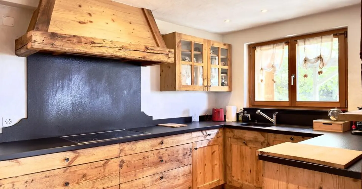 Charming Chalet with Mountain Views - Photo 9 of 11