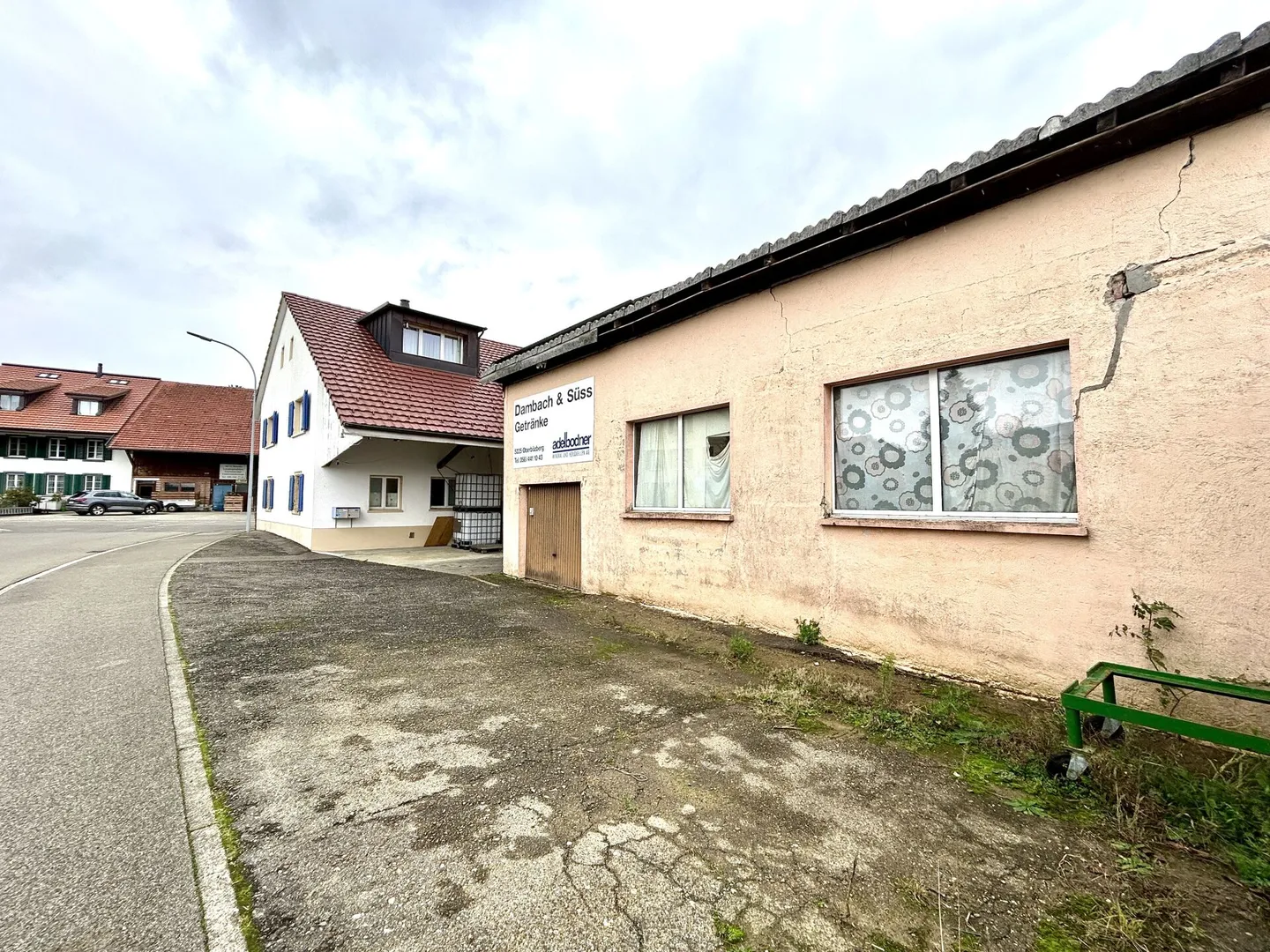 Maison individuelle dans un emplacement calme avec des possibilités polyvalentes ! - Photo 4 sur 17