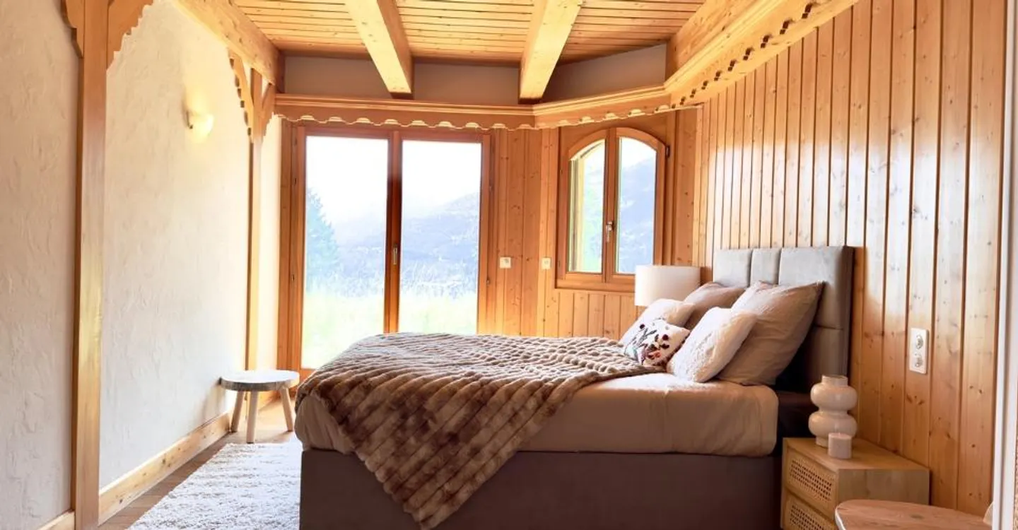 Charming Chalet with Mountain Views - Photo 11 of 11