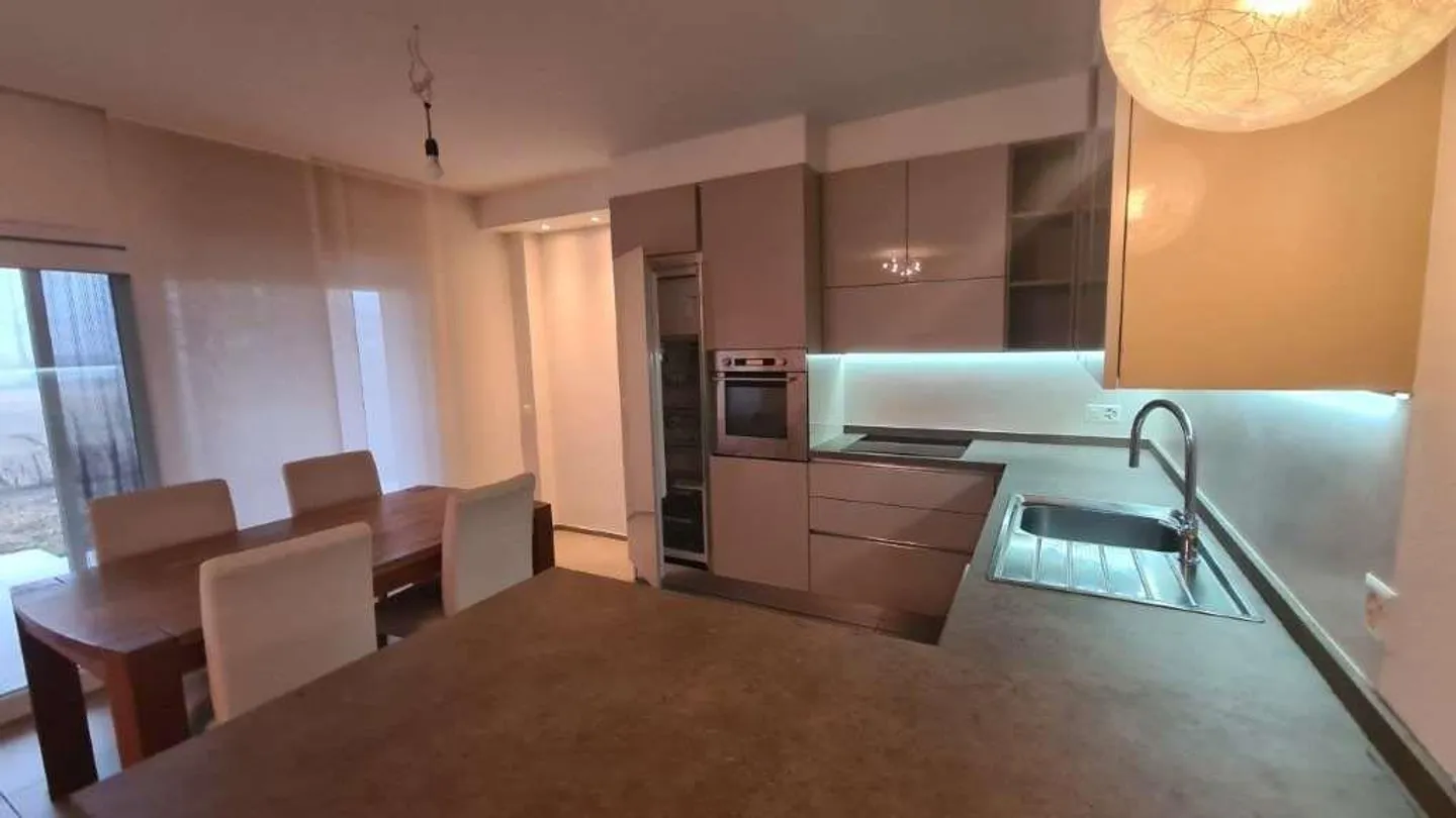 STABIO: LARGE 4.5 ROOM PANORAMIC AND QUIET APARTMENT - Photo 2 of 13