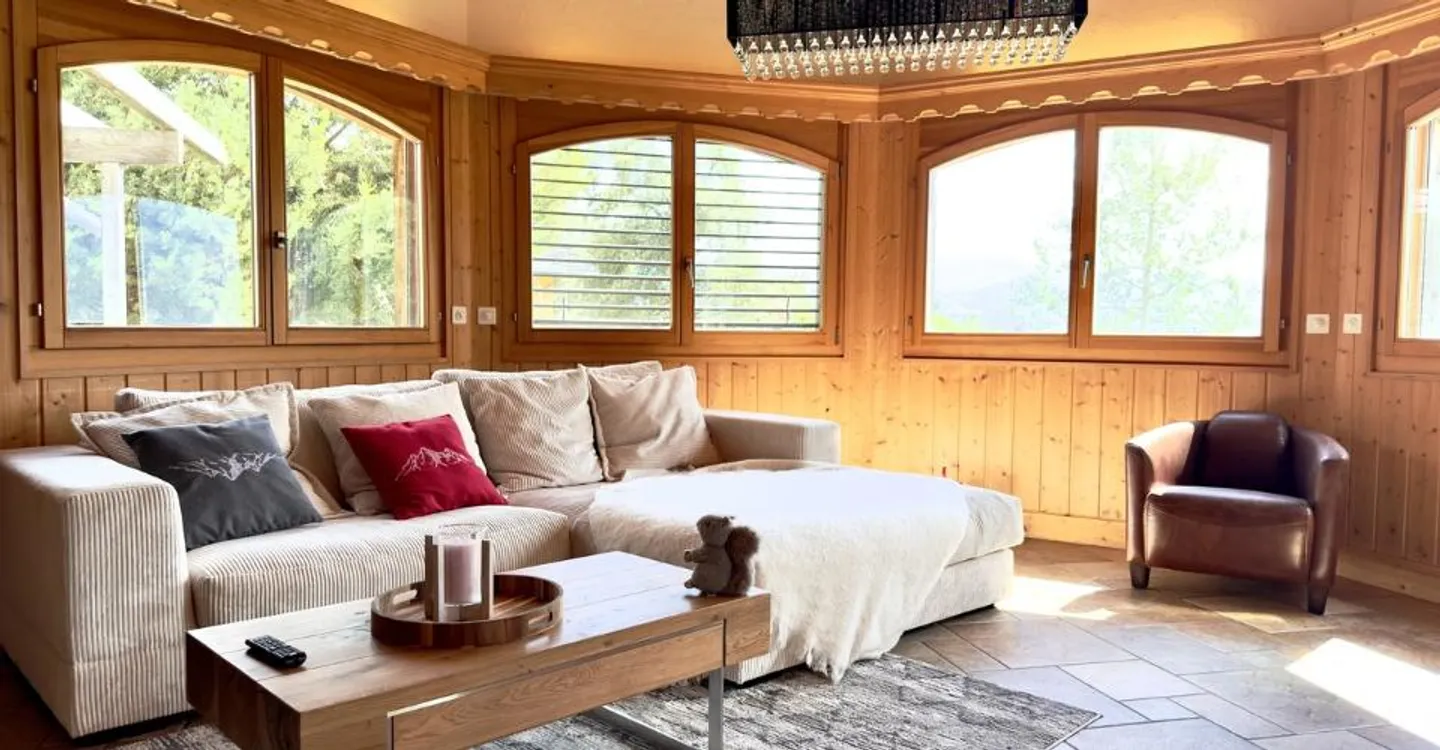 Charming Chalet with Mountain Views - Photo 4 of 11