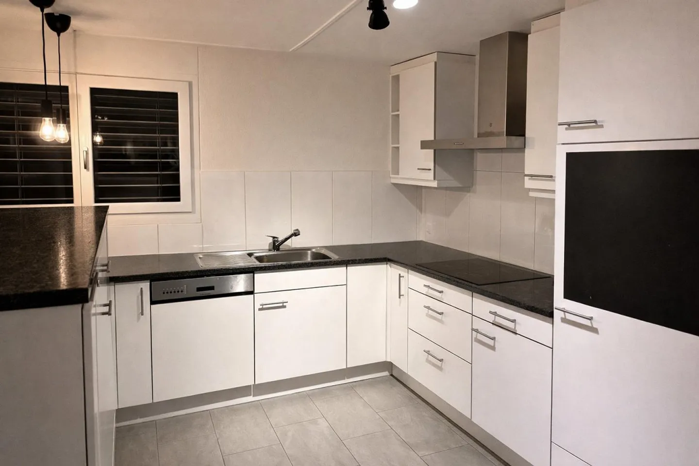 Appartement duplex spacieux de 4,5 pièces dans un emplacement calme de Bertschikon - Photo 2 sur 10